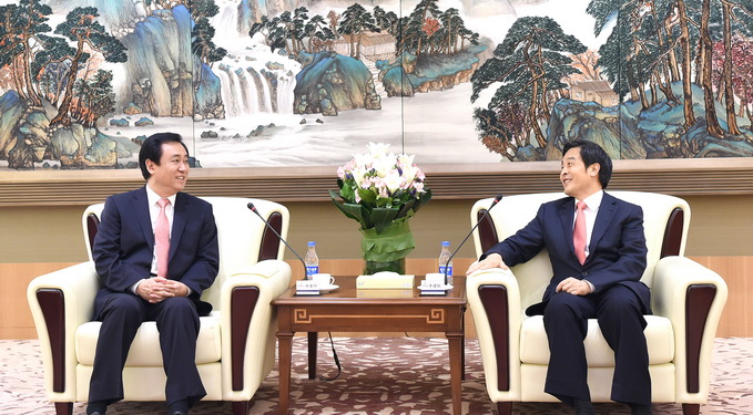 许主席与李建红董事长会谈(定).jpg